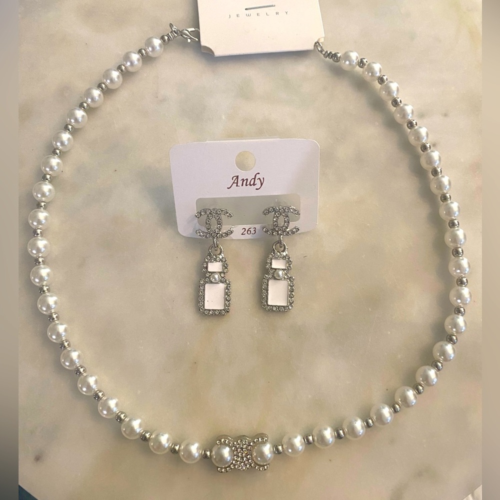 Fashion Pearl Necklace and Earrings